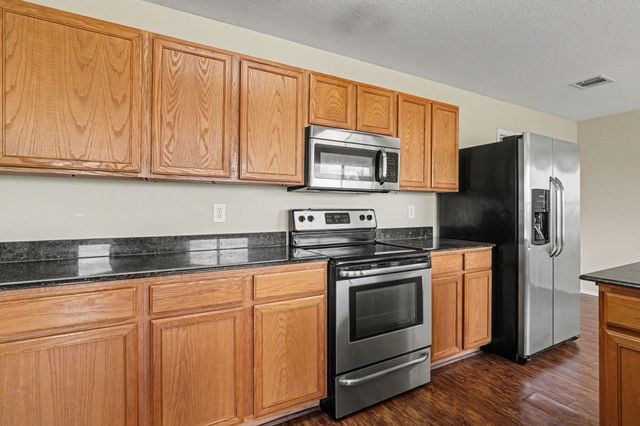 1518 Sturgeon Trail, Krum, TX 76249