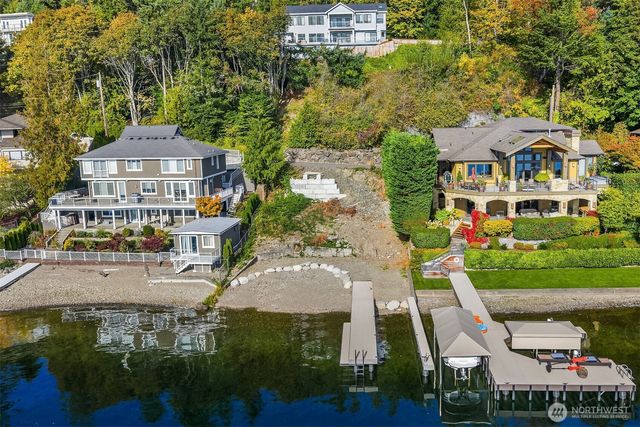 672 W Lake Sammamish Parkway NE, Bellevue, WA 98008