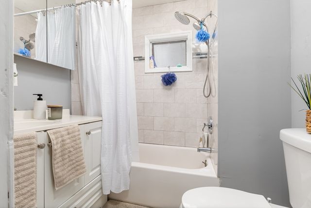 34 Grove St, Lynn, MA 01905