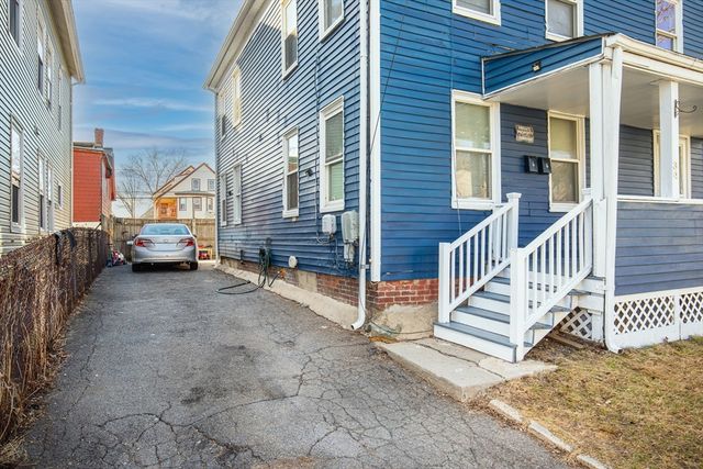 34 Grove St, Lynn, MA 01905
