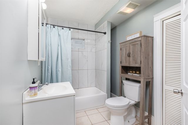 34 Grove St, Lynn, MA 01905