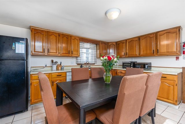 34 Grove St, Lynn, MA 01905