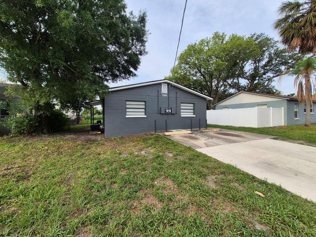 1726 W CHESTNUT STREET A, Tampa, FL 33607