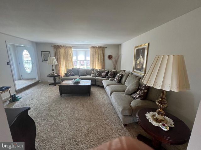 212 S MARMIC DR, Southampton, PA 18966