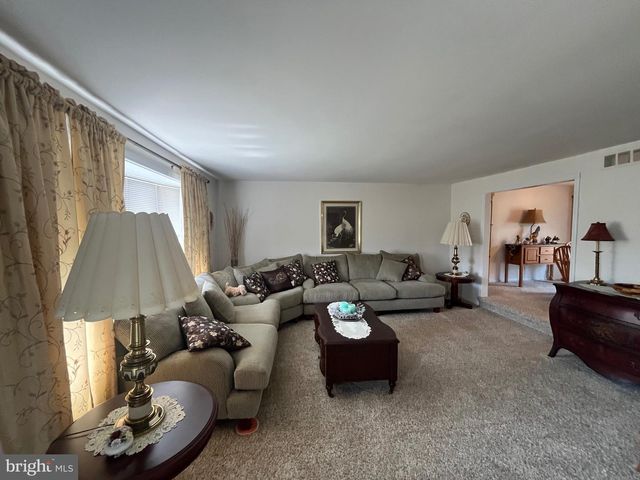 212 S MARMIC DR, Southampton, PA 18966