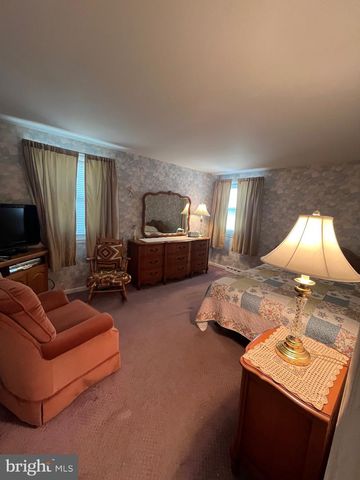 212 S MARMIC DR, Southampton, PA 18966