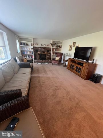 212 S MARMIC DR, Southampton, PA 18966