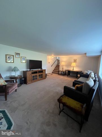 212 S MARMIC DR, Southampton, PA 18966