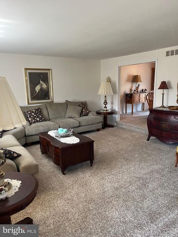 212 S MARMIC DR, Southampton, PA 18966