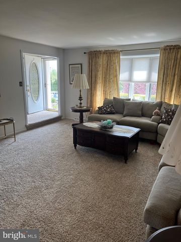 212 S MARMIC DR, Southampton, PA 18966