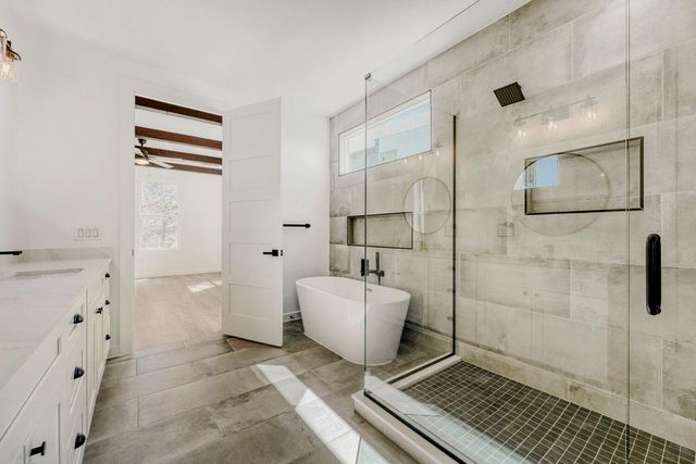 208 Ulupau CIR, Bastrop, TX 78602