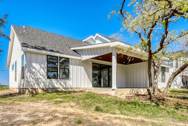 208 Ulupau CIR, Bastrop, TX 78602