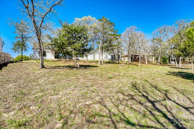 208 Ulupau CIR, Bastrop, TX 78602