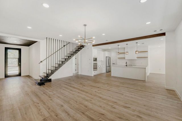 208 Ulupau CIR, Bastrop, TX 78602