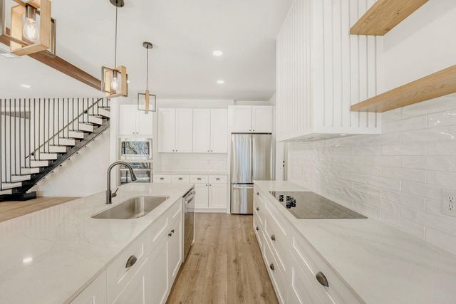 208 Ulupau CIR, Bastrop, TX 78602