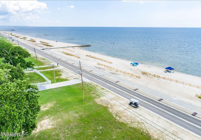 404 W 4th Street, Waveland, MS 39576