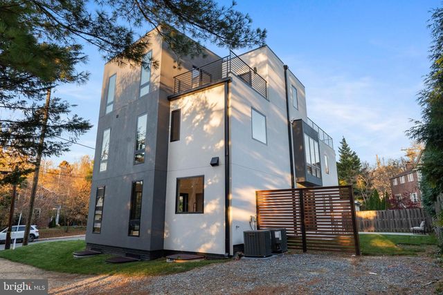 4902 GREENWAY DR, Bethesda, MD 20816