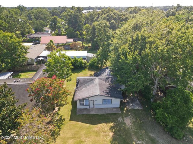 101 Park Row Avenue, Long Beach, MS 39560