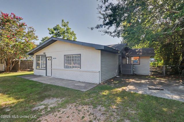 101 Park Row Avenue, Long Beach, MS 39560