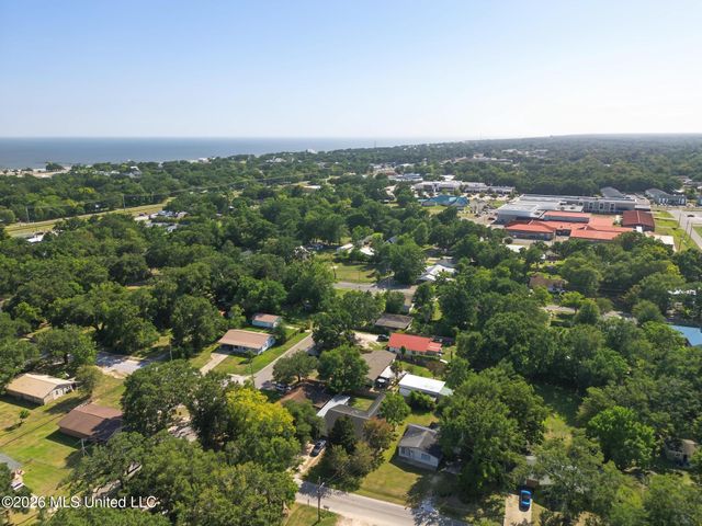 101 Park Row Avenue, Long Beach, MS 39560