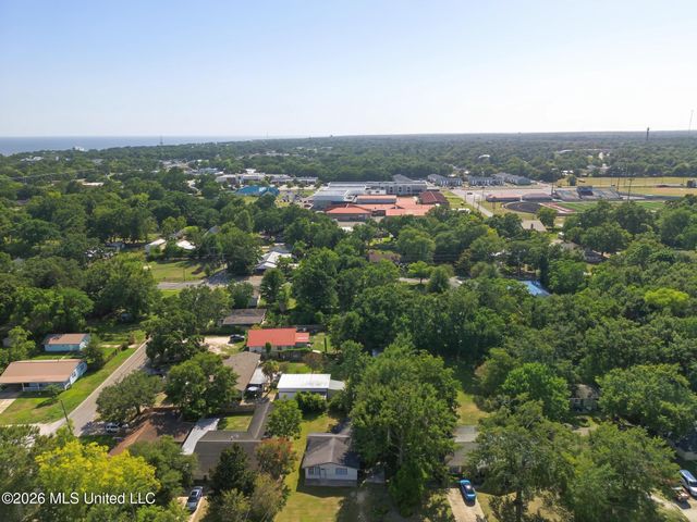 101 Park Row Avenue, Long Beach, MS 39560