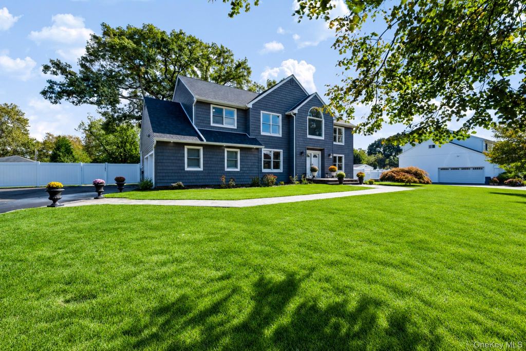 8 Brandon, Commack, NY 11725 — photo 2