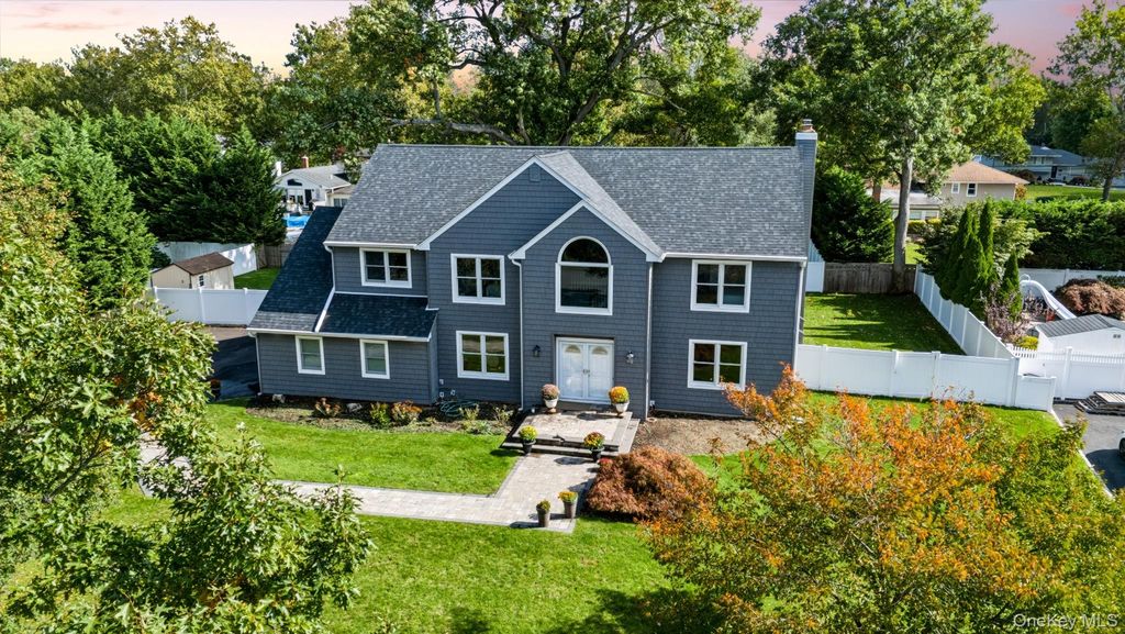 8 Brandon, Commack, NY 11725 — photo 4