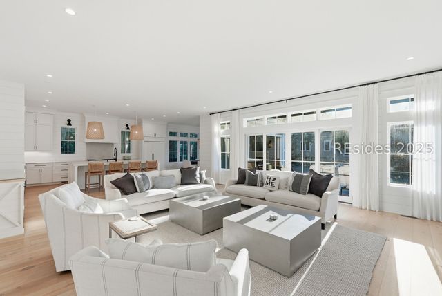 3 Driftwood Ln, Hilton Head Island, SC 29928