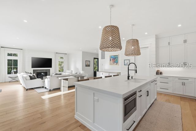 3 Driftwood Ln, Hilton Head Island, SC 29928