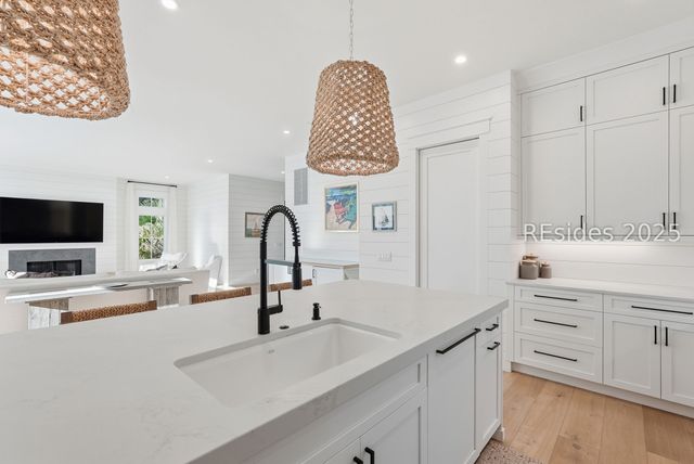 3 Driftwood Ln, Hilton Head Island, SC 29928