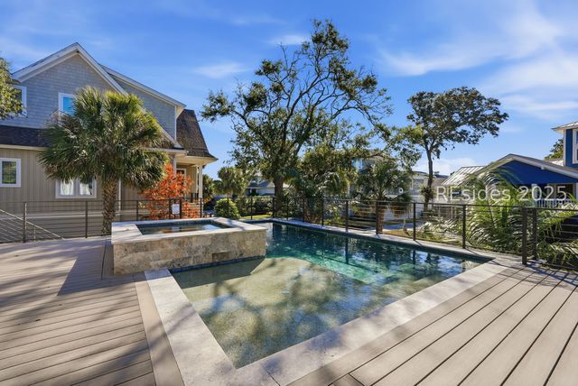 3 Driftwood Ln, Hilton Head Island, SC 29928