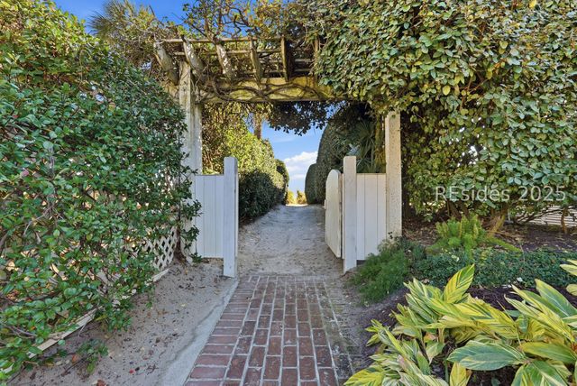 3 Driftwood Ln, Hilton Head Island, SC 29928