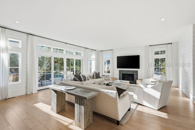 3 Driftwood Ln, Hilton Head Island, SC 29928