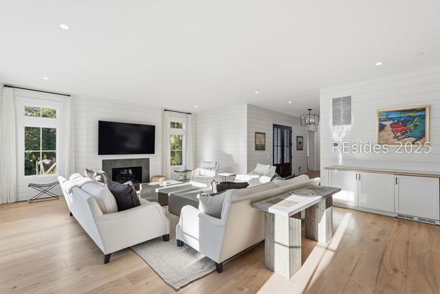 3 Driftwood Ln, Hilton Head Island, SC 29928