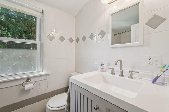 4885 S Racine AVENUE, New Berlin, WI 53146