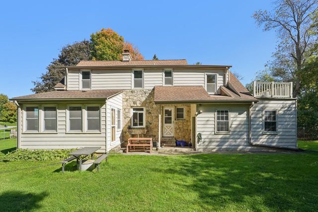 4885 S Racine AVENUE, New Berlin, WI 53146