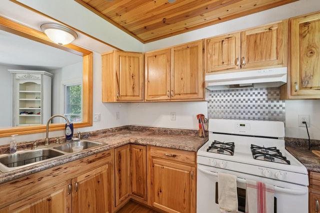 4885 S Racine AVENUE, New Berlin, WI 53146