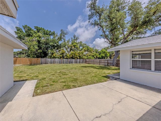320 PAVONIA ROAD, Nokomis, FL 34275
