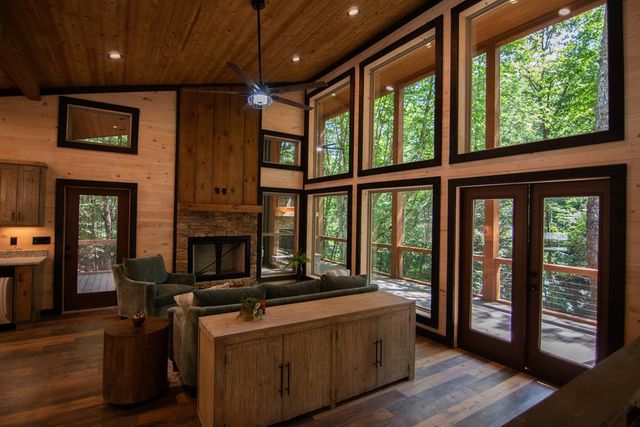1990 Big Creek, Blue Ridge, GA 30522