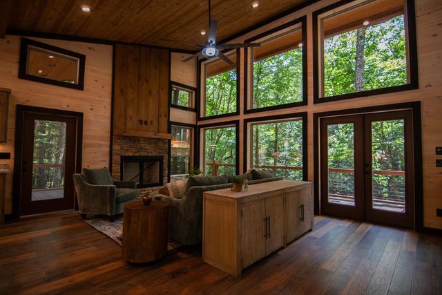 1990 Big Creek, Blue Ridge, GA 30522