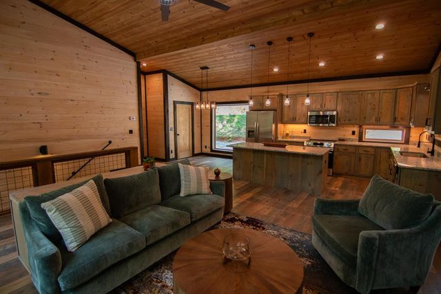1990 Big Creek, Blue Ridge, GA 30522