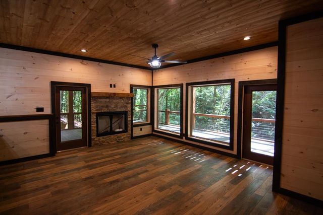 1990 Big Creek, Blue Ridge, GA 30522