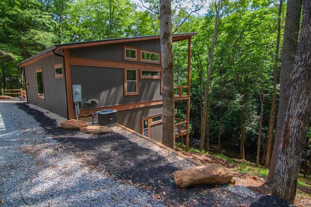 1990 Big Creek, Blue Ridge, GA 30522