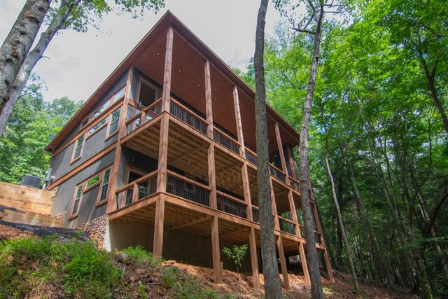 1990 Big Creek, Blue Ridge, GA 30522