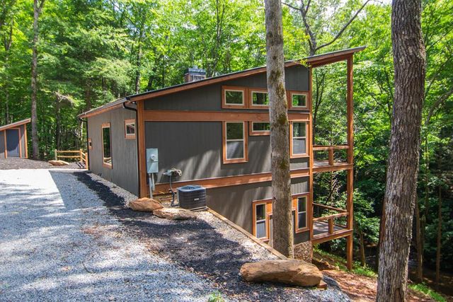 1990 Big Creek, Blue Ridge, GA 30522