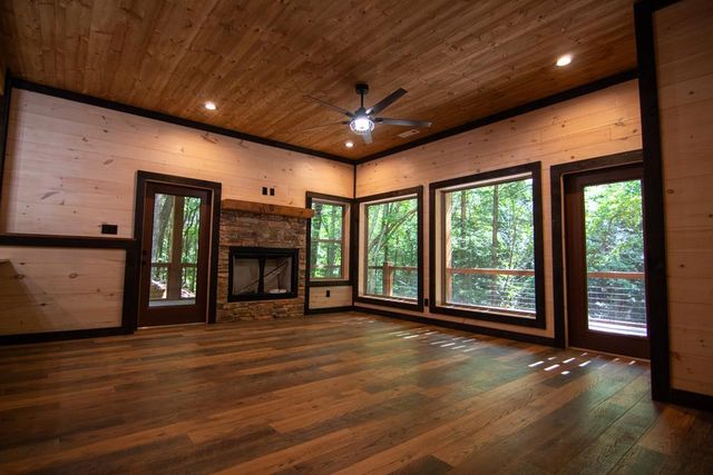 1990 Big Creek, Blue Ridge, GA 30522