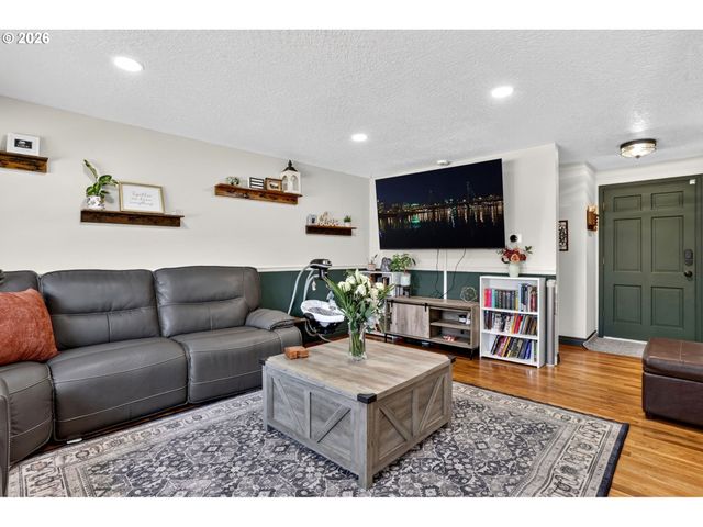 705 Ne 18TH Ct, Gresham, OR 97030