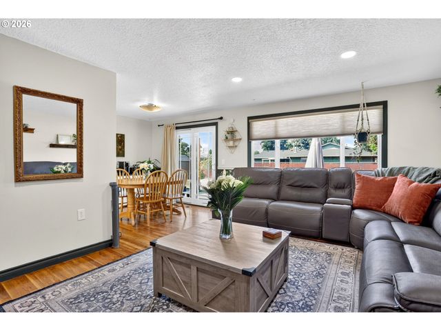 705 Ne 18TH Ct, Gresham, OR 97030