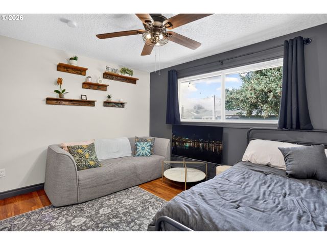 705 Ne 18TH Ct, Gresham, OR 97030