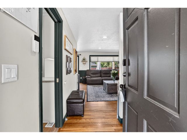705 Ne 18TH Ct, Gresham, OR 97030
